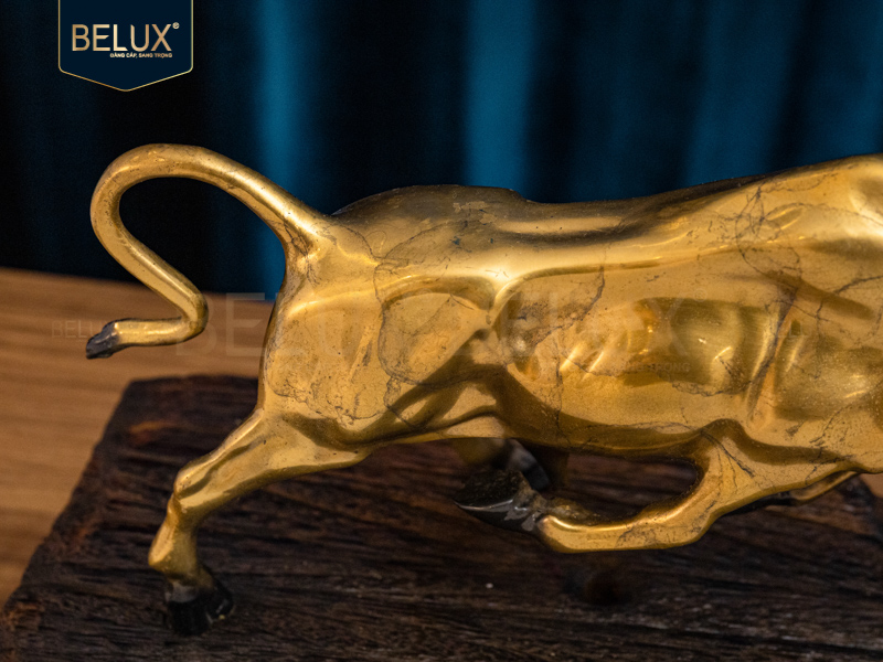 Tượng bò tót bằng đồng decor gốm men vàng dài 32cm